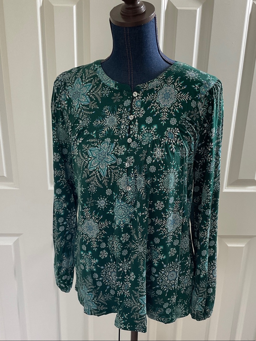 J. Jill green crystal pattern pullover top